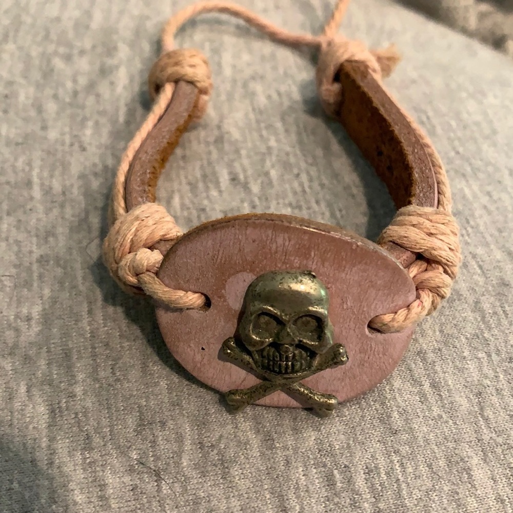 Pink leather adjustable skull bracelet - Picture 2 of 4